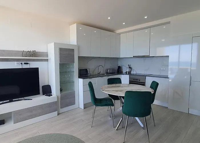 Acr Holiday Apartment